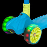 Самокат для детей Novatrack RainBow, складной механизм на руле, широкие свет.колеса PU п